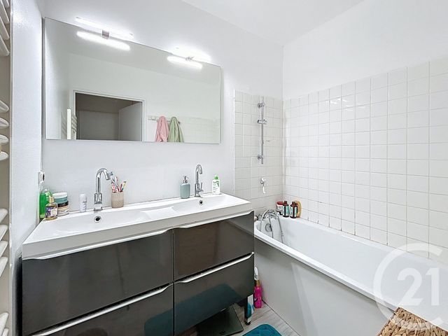 Afficher la photo en grand Appartement T5 à vendre - 4 pièces - 82,08 m2 - Rouen - 76 - HAUTE-NORMANDIE