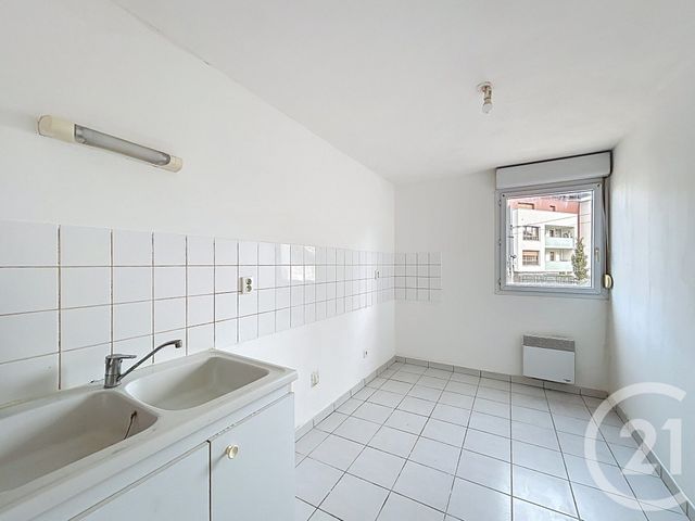 Afficher la photo en grand Appartement F3 à vendre - 3 pièces - 62,77 m2 - Le Petit Quevilly - 76 - HAUTE-NORMANDIE