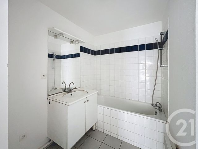 Afficher la photo en grand Appartement F3 à vendre - 3 pièces - 62,77 m2 - Le Petit Quevilly - 76 - HAUTE-NORMANDIE