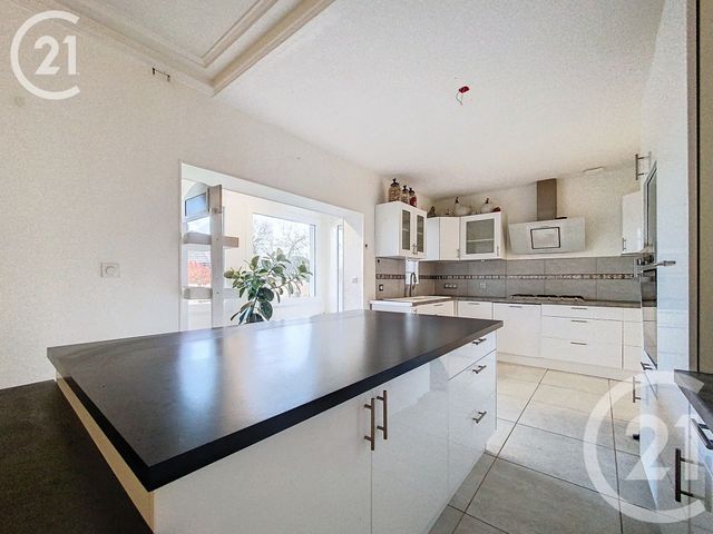 Afficher la photo en grand Maison à vendre - 6 pièces - 236 m2 - Vieux Manoir - 76 - HAUTE-NORMANDIE