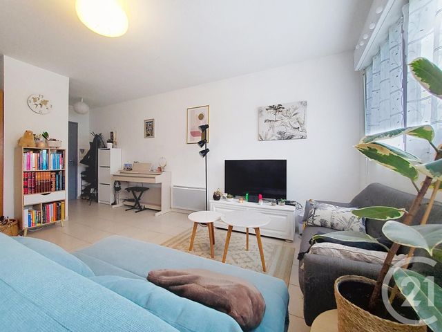 Appartement F2 à louer - 2 pièces - 45,59 m2 - Mont St Aignan - 76 - HAUTE-NORMANDIE