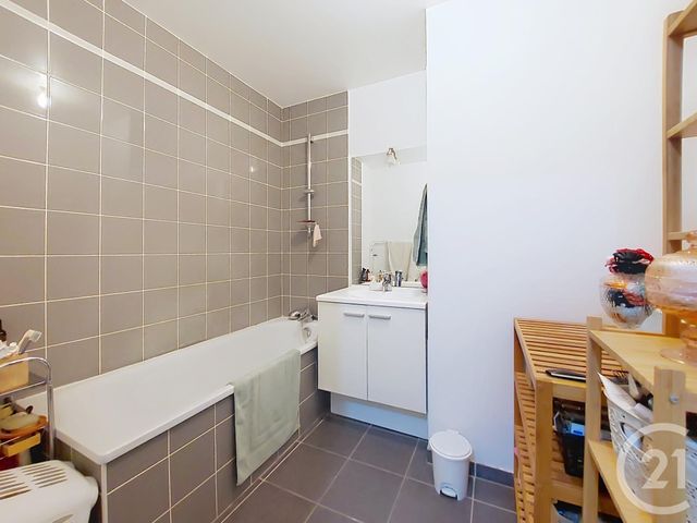 Afficher la photo en grand Appartement F3 à louer - 3 pièces - 61,79 m2 - Mont St Aignan - 76 - HAUTE-NORMANDIE