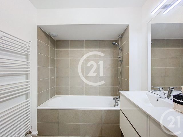 Maison &agrave; louer - 4 pi&egrave;ces - 88,18 m2 - Grand Couronne - 76 - HAUTE-NORMANDIE