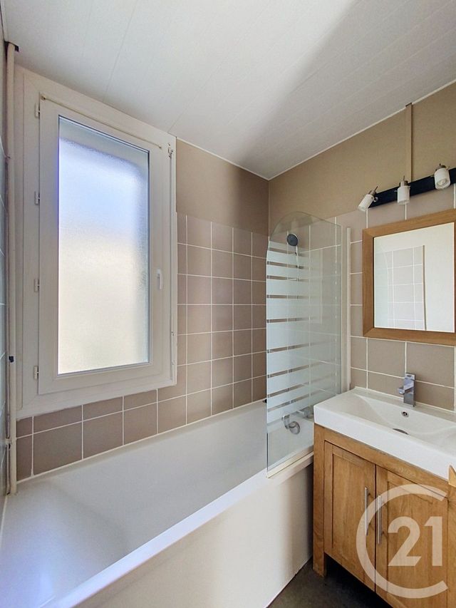 Appartement T3 &agrave; louer - 3 pi&egrave;ces - 54,86 m2 - Bonsecours - 76 - HAUTE-NORMANDIE